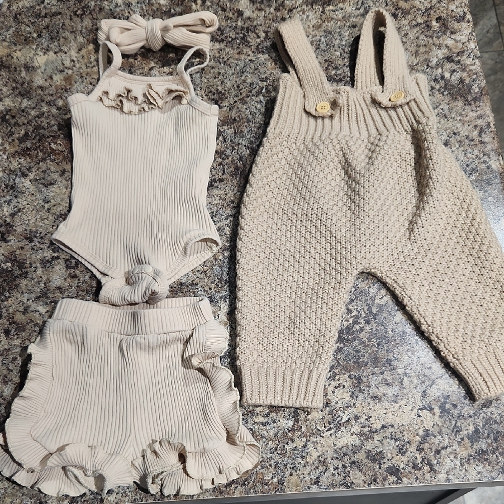SHEIN Kids Cream Ribbed Overalls Set